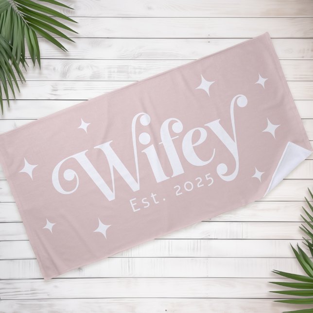 Wifey Est Jahr oder Name Retro Schriftart rot Rosa Strandtuch (Wifey Est year or name retro font blush pink white Beach Towel)