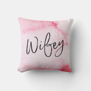 Wifey handbuchstabiert pinkfarbenes Kissen