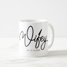 Wifey im extravaganten Schriftart mit Datum