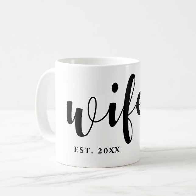 Wifey-Kalligrafie Kaffeetasse (Vorderseite Links)