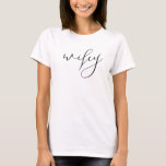 Wifey Modern Black Script White Womens T - Shirt<br><div class="desc">Wifey Modern Black Script White Womens T - Shirt Niedliches und einfaches "wifey" Shirt in einem modernen schwarzen Skript. Macht ein großartiges Brautparty,  Junggeselinnen-Abschied oder Hochzeitsgeschenk für die Zukunft Frau!</div>