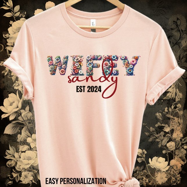 Wifey-Personalisierte Wifey-Floral Pastel Alphabet T-Shirt (Von Creator hochgeladen)