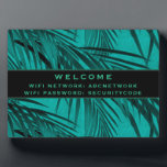 WiFi-Kennwortsignatur | Türkisfarbene Blätter Fotoplatte<br><div class="desc">Modern WiFi Passwort signieren, um Ihre Netzwerkinformationen mit Gästen zu teilen. Ideal für Mieten von Strandbädern, tropischen Ferienwohnungen oder Strandhütten. Die aquamarine und türkisfarbene Farbpalette mit helleren türkisfarbenen Highlights und dunklen aquamarinen Schatten zeichnet sich durch ein stilvolles tropisches Palmenblatt aus. Stilvolles, modernes, tropisches WiFi-Passwort-Zeichen, um sicherzustellen, dass Ihre Gäste Zugang...</div>
