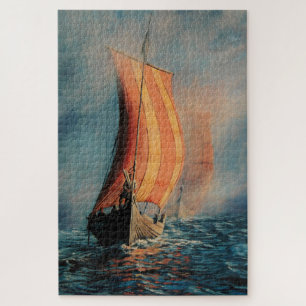 Wikingerboot mit Segel auf dem Meer