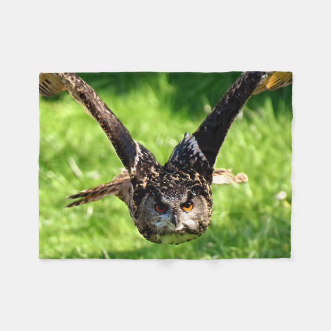 Wild-Adler-Owl im vollen Flug Fleecedecke (Vorderseite (Horizontal))