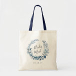 Wild Azure Bridesmaid Tragetasche<br><div class="desc">Die Tasche ist ein Geschenk für Ihr Brautparty und bietet einen botanischen Kranz in Blau und Weiß,  der mit einer in der Schrift eingeschriebenen "Brautjungfrau" versehen ist. Personalisieren Sie Ihre Hochzeitsdaten oder den Namen des Empfängers unten.</div>