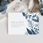 Wild Azure Save the Date Card<br><div class="desc">Unsere Wild Azure Save the Date-Karte zeigt Ihre wichtigsten Hochzeitsdetails (Namen, Hochzeitstermin, Standort und Website), die durch das winterliche Wasserfarbenfolien in eisigen Blautönen hervorgehoben werden. Ein modernes und elegantes Save the Date Design, das sich als schick-minimalistisches Design am botanischen Trend erweist.</div>