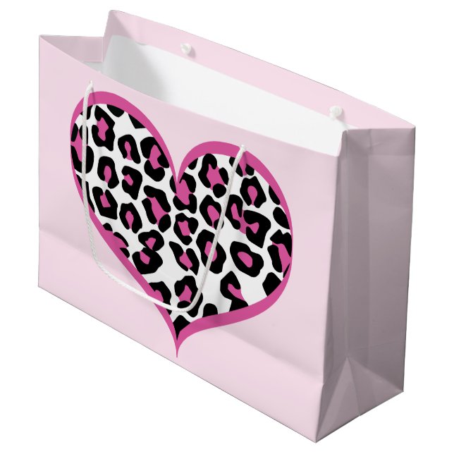 Wild bei Heart Leopard Print Große Geschenktüte (Vorderseite Schrägansicht)