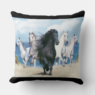 Wild Black Beauty Kissen