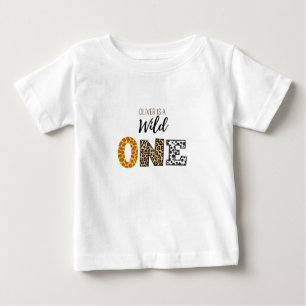 Wild ein Tier Form Schriftart Geburtstag Baby T-shirt