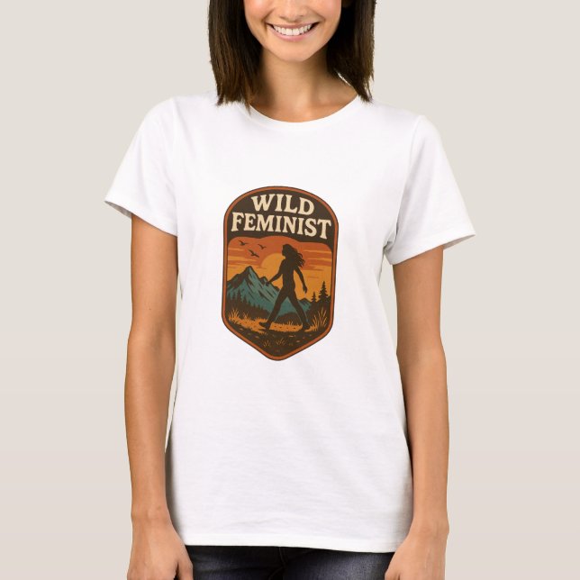 Wild Feminist Retro Nature Hiking Empowerment  T-Shirt (Vorderseite)