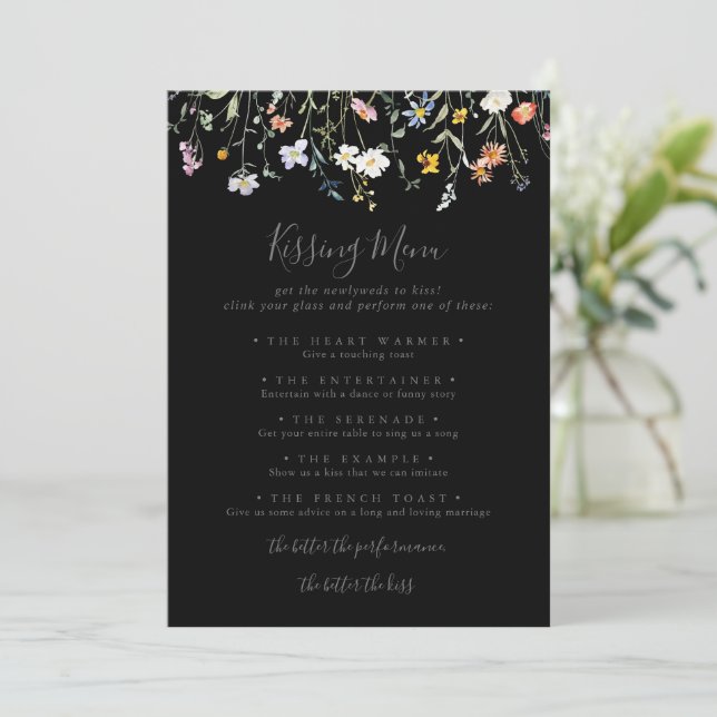 Wild florale Black Wedding Kissing Menu Game Card (Stehend Vorderseite)