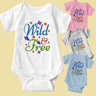Wild & frei, blau grün mit roten Herzen, Baby Strampler