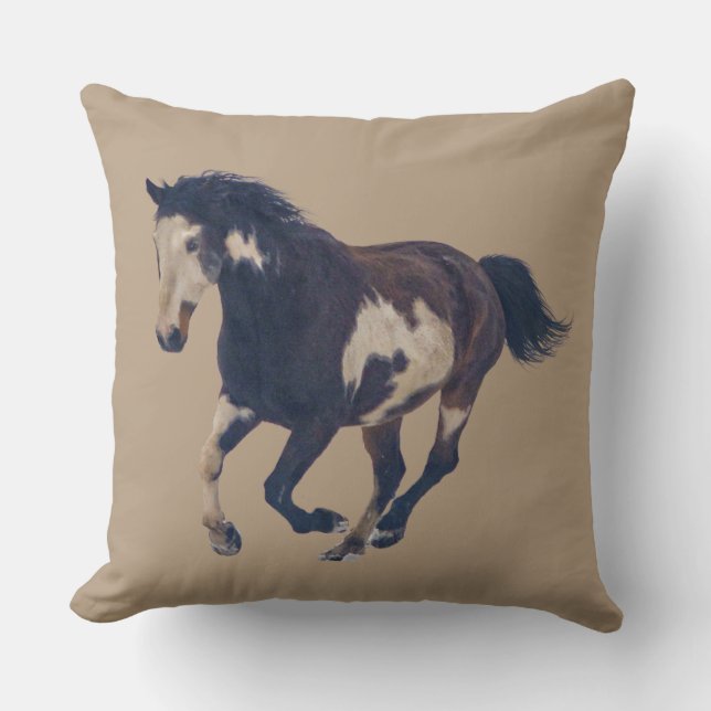 Wild Galloping Pinto American Paint Horse Kissen (Vorderseite)