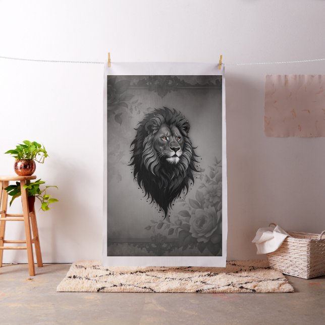 Wild Grace: auffallendes Portrait eines Löwen Stoff (Beispiel)