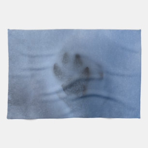 Wild grauer Wolf Paw Print im Winterschnee Geschirrtuch