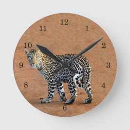 Wild Leopard in Africa Runde Wanduhr