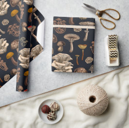Wild Mushrooms on Grafit Geschenkpapier