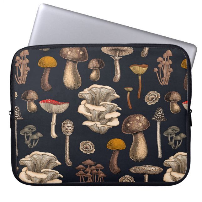 Wild Mushrooms on Grafit Laptopschutzhülle (Vorderseite)
