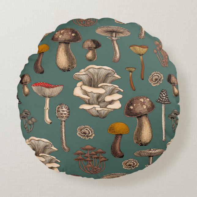 Wild Mushrooms on pine green Rundes Kissen (Vorderseite)