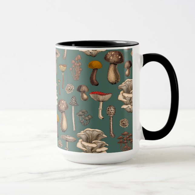 Wild Mushrooms on pine green Tasse (Rechts)