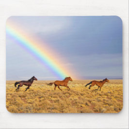 Wild Mustang Pferde Running and Rainbow Mousepad