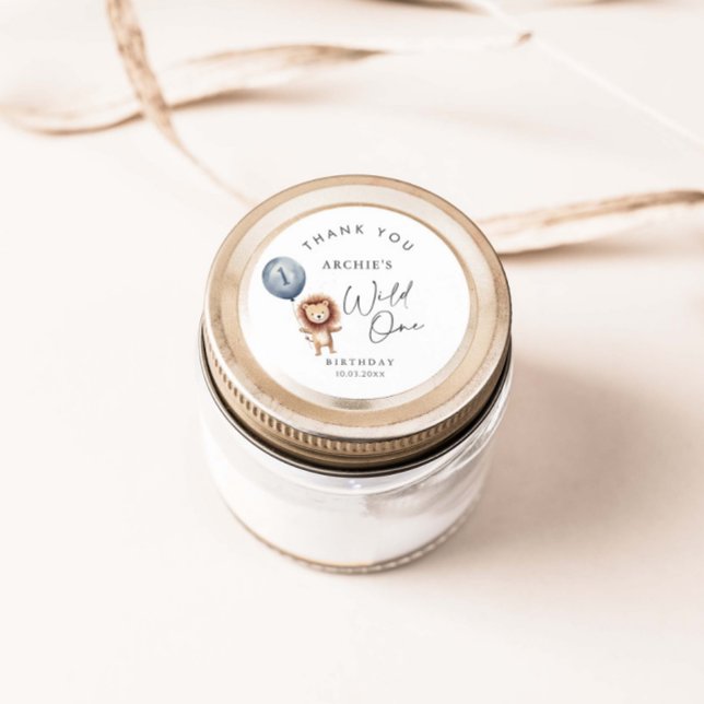 Wild One Lion Modern Birthday Runder Aufkleber (Von Creator hochgeladen)