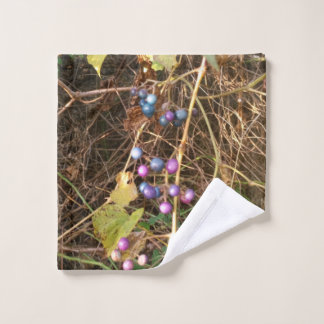 Wild Porcelain Berry Vine In Nature Towel Badhandtuch Set