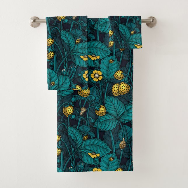 Wild strawberries, yellow and blue (En situation)
