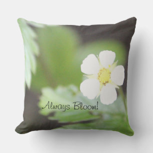 Wild Strawberry Bloom Kissen