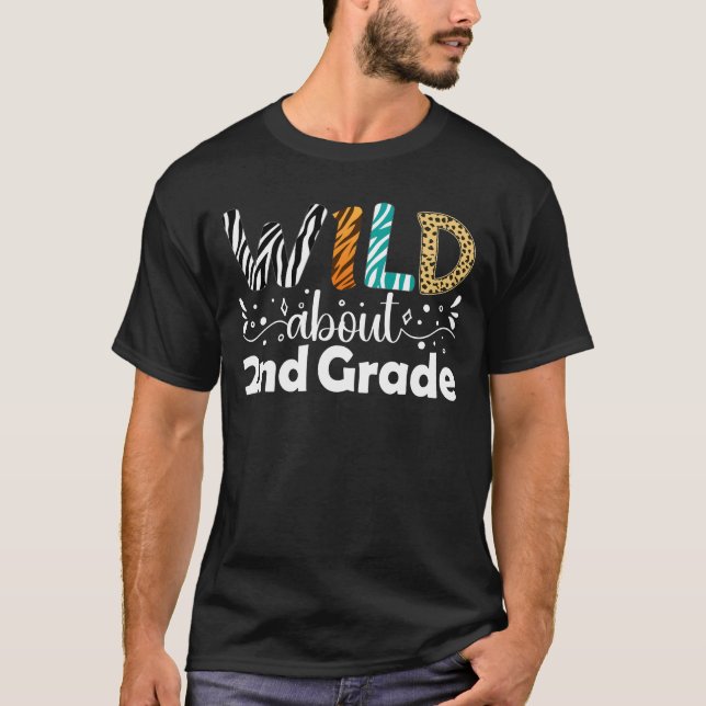 Wild über die 2. Grade Funny Second Grade School T-Shirt (Vorderseite)