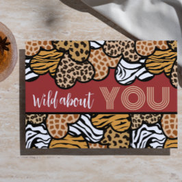 Wild über Sie Red Animal Print Hearts Valentine Feiertagspostkarte