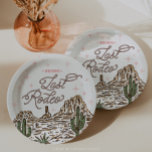 Wild West Bachelorette Letzte Rodeo Tour Pappteller<br><div class="desc">Lass uns Mädchen gehen! Und bereiten Sie sich auf einen Cowgirl-Junggeselinnen-Abschied, der den Geist des Wilden Westens einfängt! Dieses stilvolle Design besticht durch einen spielerischen Seil-Schriftart, der sich durch handillustrierte Rodeos- und Wüstenlandschaften schlängelt. Ideal für alle Bachelorette's letzten Rodeo! Diese Kollektion umfasst fröhliche Einladungen, eine reizvolle Dekoration und lustige Favoriten,...</div>