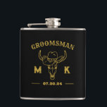 Wild West Cowboy Personalisierte Trauzeugen Monogr Flachmann<br><div class="desc">Personalisierte Geschenke für Trauzeugen mit alten Western Cowboy Thema. Dekoriert mit Cowboyhut mit Vintagem Western Schriftart. Text- und Hintergrundfarbe können mit dem Design-Tool bearbeitet werden,  um Ihren Bedürfnissen gerecht zu werden. Holen Sie sich dieses individuelles Geschenk für Hochzeiten,  Bachelor-Party,  Verlobungsfeier oder andere besondere Anlässe.</div>