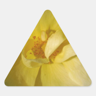 Wild Yellow Rose Dreieckiger Aufkleber