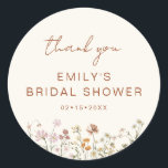 Wildblume Dank Brautparty in Bloom Runder Aufkleber<br><div class="desc">Dankeschön an unsere Wildblume Dankeschön Brautparty in Bloom Classic Round Aufkleber. Diese charmanten Aufkleber zeichnen sich durch ein reizvolles Design in der Wildblume aus, das eine Touch von Naturschönheit in Ihr Brautparty einfängt - dank Dankeschön Noten oder Favoriten. Die klassische Rundform verleiht Vielseitigkeit und eignet sich somit perfekt für verschiedenste...</div>