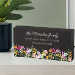 Wildblume Familienname Wasserfarbe Wilde Blume Holzkisten Schild<br><div class="desc">Hübsche Wildblume Holzkastenschild personalisiert mit Ihrem benutzerdefinierten Text, wie z. B. Familienname, Vornamen und Datum festgelegt. Das Design zeichnet sich durch die Aquarellfarben zarte wilde Blume in rosa Orange und Gelb aus. Sie ist mit lässiger moderner Schrift und kluger Typografie versehen. Sie können den Schriftart oder die Hintergrundfarbe in Anzug...</div>