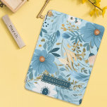 Wildblume Garden Blau und Aquamarin iPad Air Hülle<br><div class="desc">Mit unserer Wildblume Garden Blue und dem Aquamarinen iPad Air Cover fügen Sie Ihrem iPad Air eine Touch von Eleganz und Stil hinzu. Dieses wunderschöne Gehäuse zeichnet sich durch ein atemberaubendes Blumenmuster aquamariner Wildblumen auf einem zarten, blass blauen Hintergrund aus und schafft einen frischen und lebendigen Look, der sich perfekt...</div>