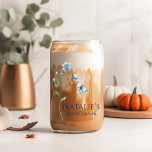 Wildblume Personalisiertes Brautparty Ice Kaffee Dosenglas<br><div class="desc">Lassen Sie Ihr Brautparty mit dieser köstlichen Eisbrille auffallen. Ideal für ein Brautparty-Kaffee-Bar oder als Themenvorzug, diese Gläser zeichnen sich durch ein charmantes Wildblume-Design aus, das die Essenz Ihres besonderen Tages einfängt. Personalisieren Sie jedes Glas mit dem Namen der Braut oder einer besonderen Nachricht, sodass sie zu einem hochgeschätzten Pfand...</div>