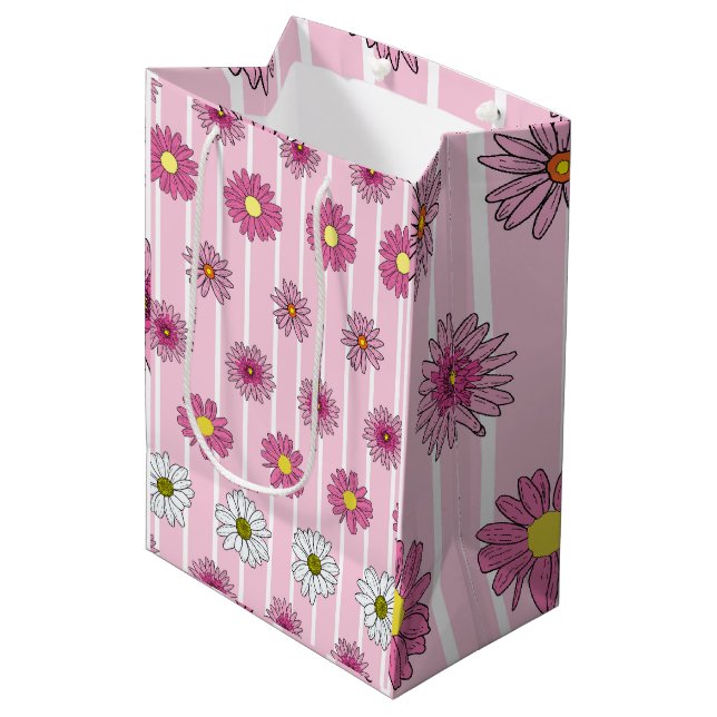 Wildblume Whimsy pink und White Daisies Mittlere Geschenktüte (Vorderseite Schrägansicht)