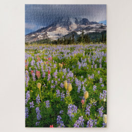 Wildblume Wiese und Lenticular am Rainier-Berg