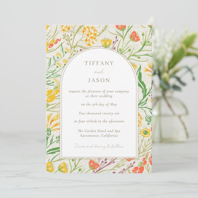 Wildblume Wild Meadow Outdoor Hochzeit Einladung (Stehend Vorderseite)