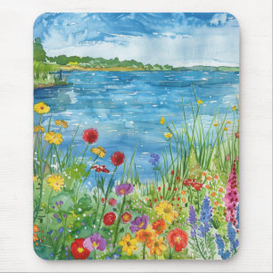 Wildblumen an einem See Mousepad