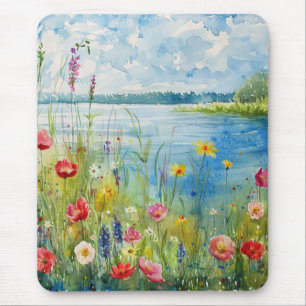 Wildblumen an einem See Mousepad