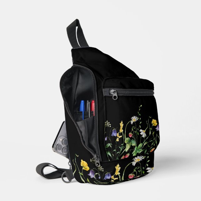 Wildblumen auf schwarz crossbody bag (Offen)