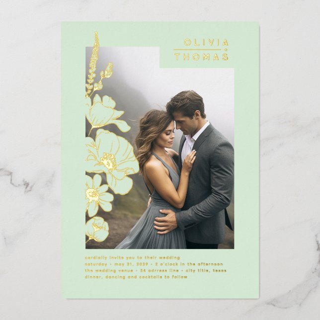 Wildblumen Elegantes Foto für hellgrüne Hochzeiten Folieneinladung (Vorderseite)
