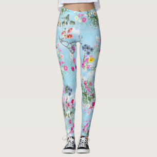 Wildblumen gegen einen blauen Himmel Leggings
