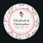 Wildblumen Hochzeit mit rosa und grünem Longsteg Magnet<br><div class="desc">Ein Gastgeschenk Hochzeit-Gedenkmagnet. Ihre Namen und Ihr Hochzeitstermin in einem weißen Rahmen mit rosa gepunkteten Rahmen in der Muschel geschrieben. Die Kulisse ist ein von Hand gezeichnetes,  rosa Wildblumen mit langen grünen Stielen und Blätter in einer eggshell-Weiß-Kulisse. Auch rosa Kreise und Zierleisten schmücken das Design. Whimsisches und hübsches Blumendesign.</div>