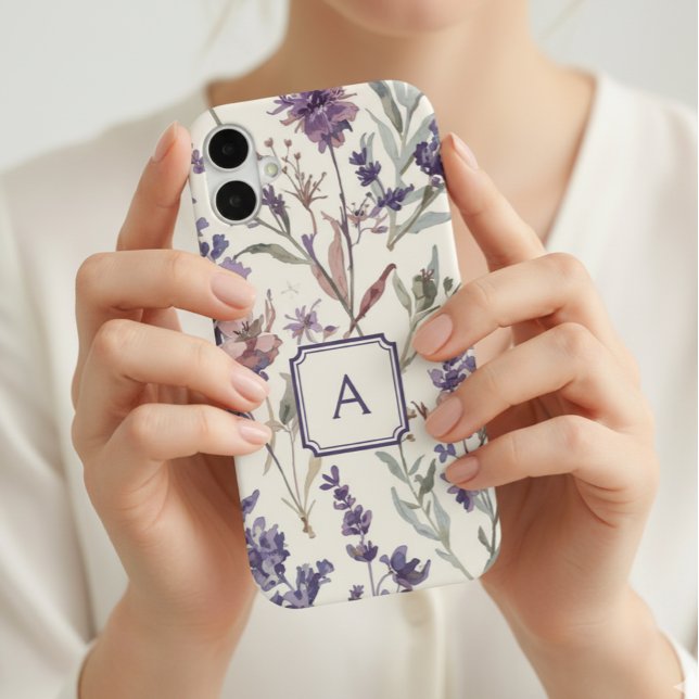 Wildblumen-Lavendel-Wasserfarben-Monogramm iPhone 16 Hülle (Von Creator hochgeladen)