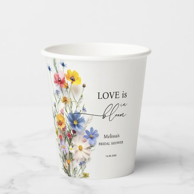 Wildblumen Liebe ist in Bloom Brautparty Pappbecher (Vorderseite)